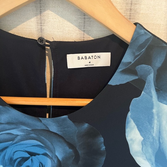 Babaton Floral Maxidress with side slit and long sleeves - Picture 3 of 5